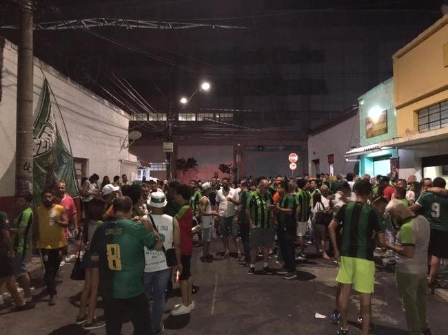 Chegada da torcida do Amrica ao Independncia para o jogo contra o Barcelona de Guayaquil pela terceira fase da Copa Libertadores de 2022