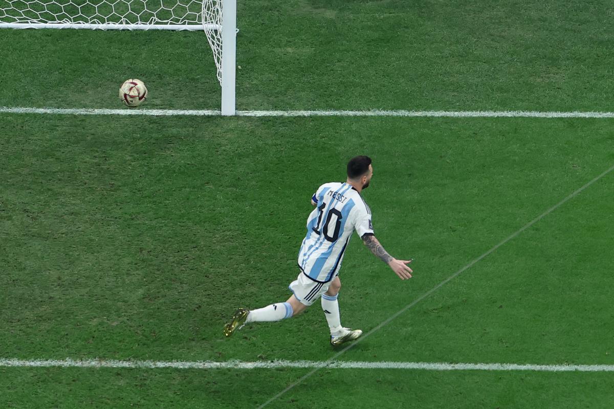 Messi abriu o placar para a Argentina sobre a Frana na final da Copa do Mundo. Veja o gol de pnalti por todos os ngulos