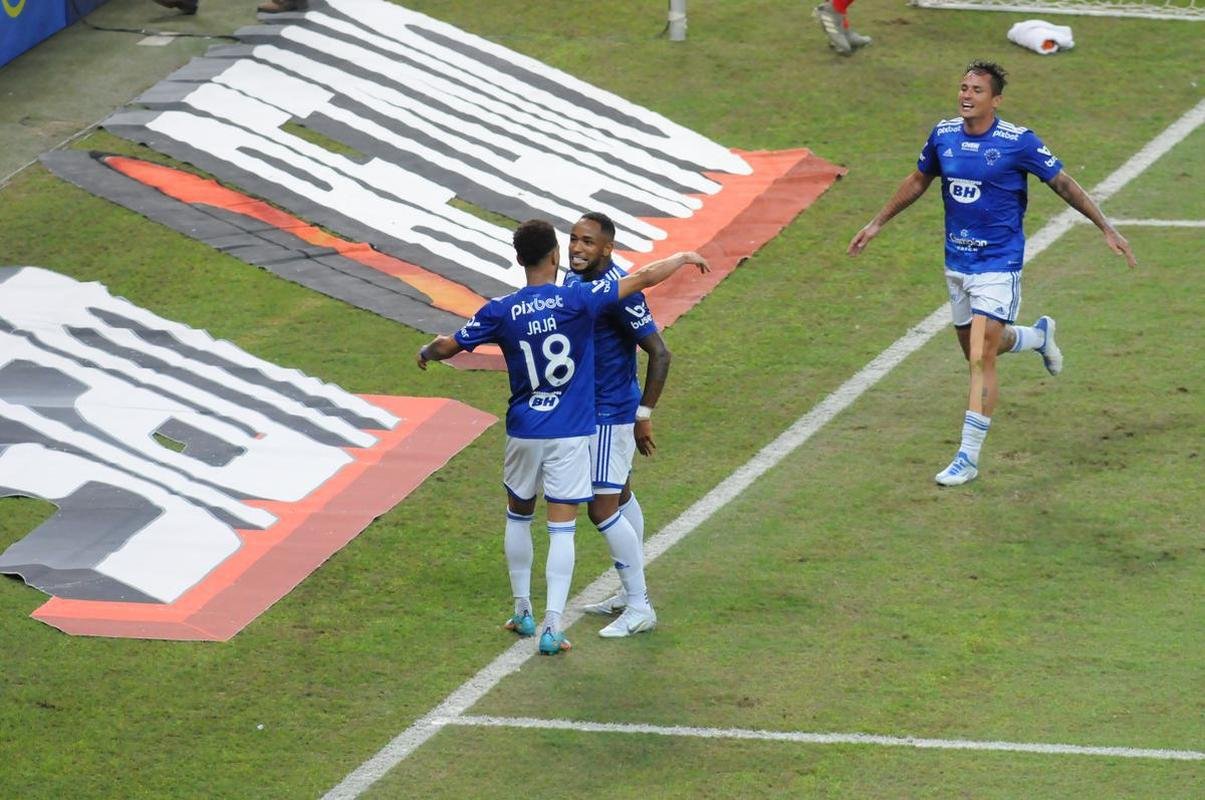 Fotos do jogo entre Cruzeiro e CRB, no Mineiro, em Belo Horizonte, pela 11 rodada da Srie B do Brasileiro