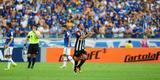 Clayton abriu o placar para o Atltico aos 30 minutos, com arremate de cabea