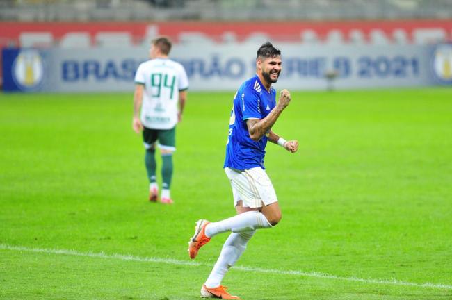 Fotos do jogo entre Cruzeiro e Guarani, no Mineiro, em Belo Horizonte, pela oitava rodada da Srie B do Campeonato Brasileiro de 2021