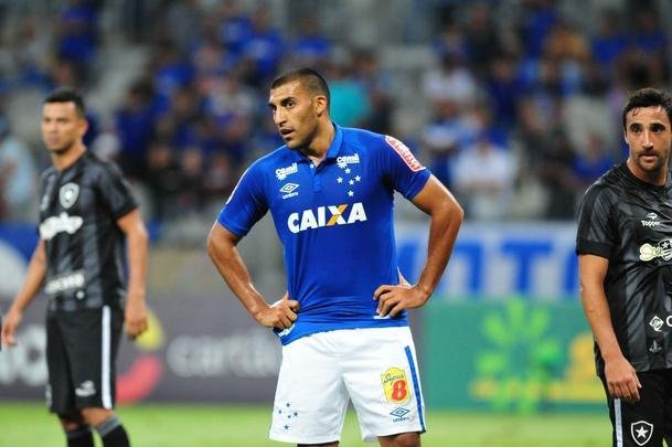 Fotos do jogo entre Cruzeiro e Botafogo, pela Copa do Brasil, no Mineiro