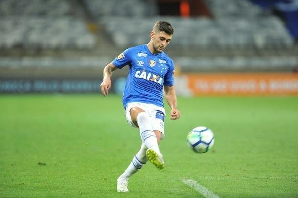 Imagens do duelo entre Cruzeiro e Internacional, no Mineiro, pela 22 rodada do Brasileiro 