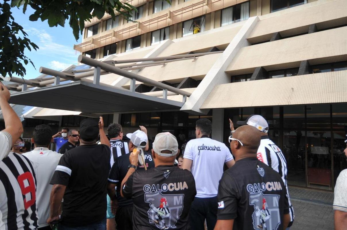 Delegao alvinegra chegou a Cuiab para final da Supercopa do Brasil entre Atltico e Flamengo