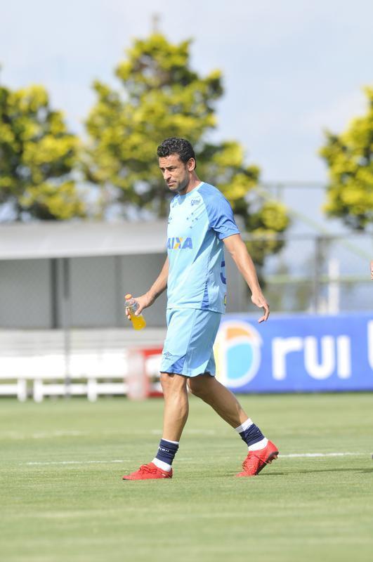 Mano Menezes montou Cruzeiro que deve encarar o Villa Nova no sbado e promoveu trs mudanas em relao ao ltimo jogo: Murilo entrou na vaga de Leo, Egdio no lugar de Marcelo Hermes e Robinho deu lugar a Ariel Cabral