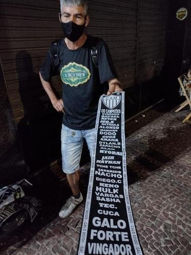 Atleticanos acompanharam Flamengo 2x1 Ceará nos bares de Belo Horizonte, na expectativa de comemorar o título antecipado do Campeonato Brasileiro. No entanto, o rival carioca venceu o time nordestino e adiou a festa atleticana.