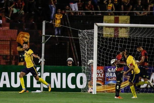 O Sport recebeu o Retrô FC em jogo adiantado da 5ª rodada do Campeonato Pernambucano. A partida marcou a estreia da Ilha do Retiro na temporada 2020