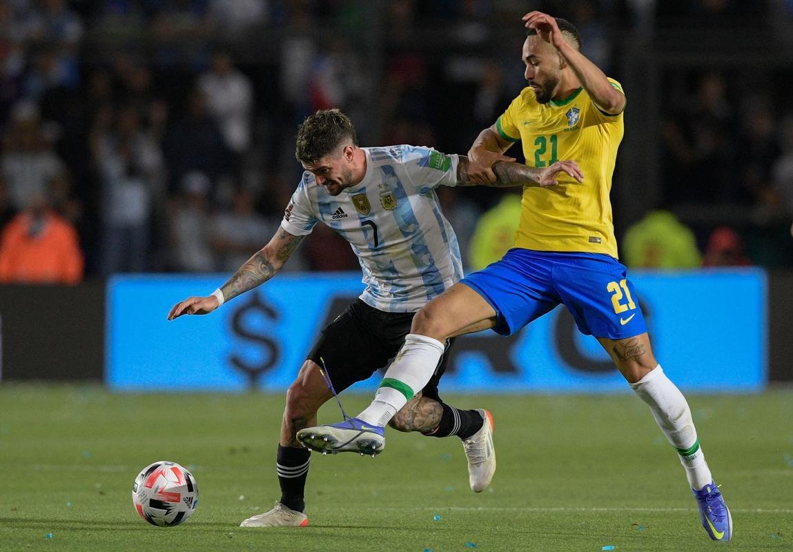 Sem Neymar, Brasil encarou a Argentina em clssico agitado pelas Eliminatrias