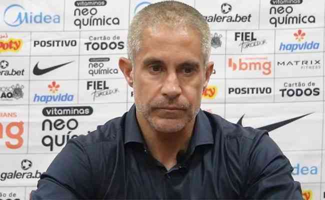 Sylvinho deixa o comando tcnico do Corinthians aps derrota para o Santos 