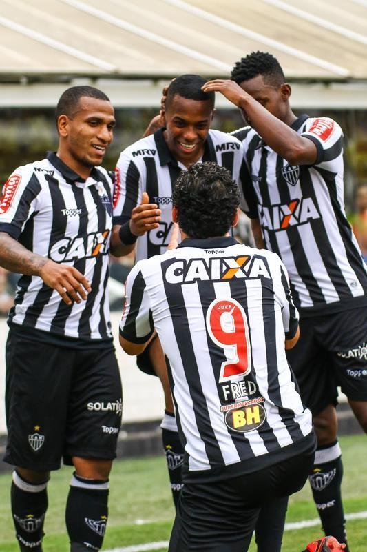 O Santos venceu o Atltico por 3 a 1 neste sbado, em jogo da 32 rodada do Campeonato Brasileiro