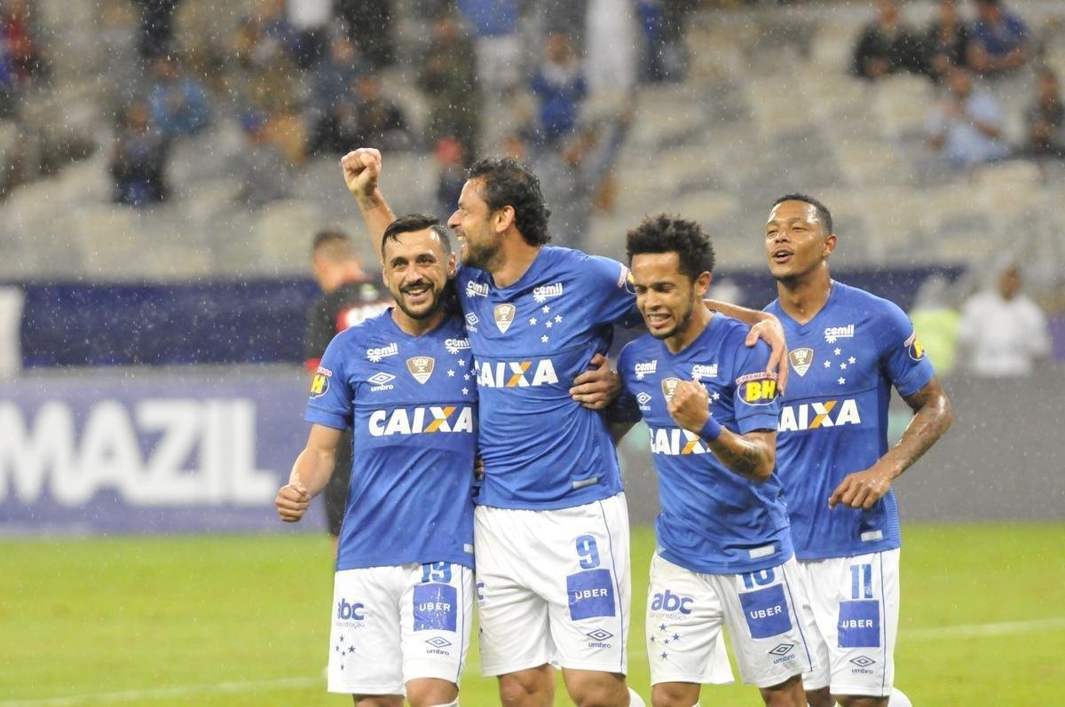 No segundo tempo, Fred marcou duas vezes e ampliou vantagem do Cruzeiro para 3 a 0