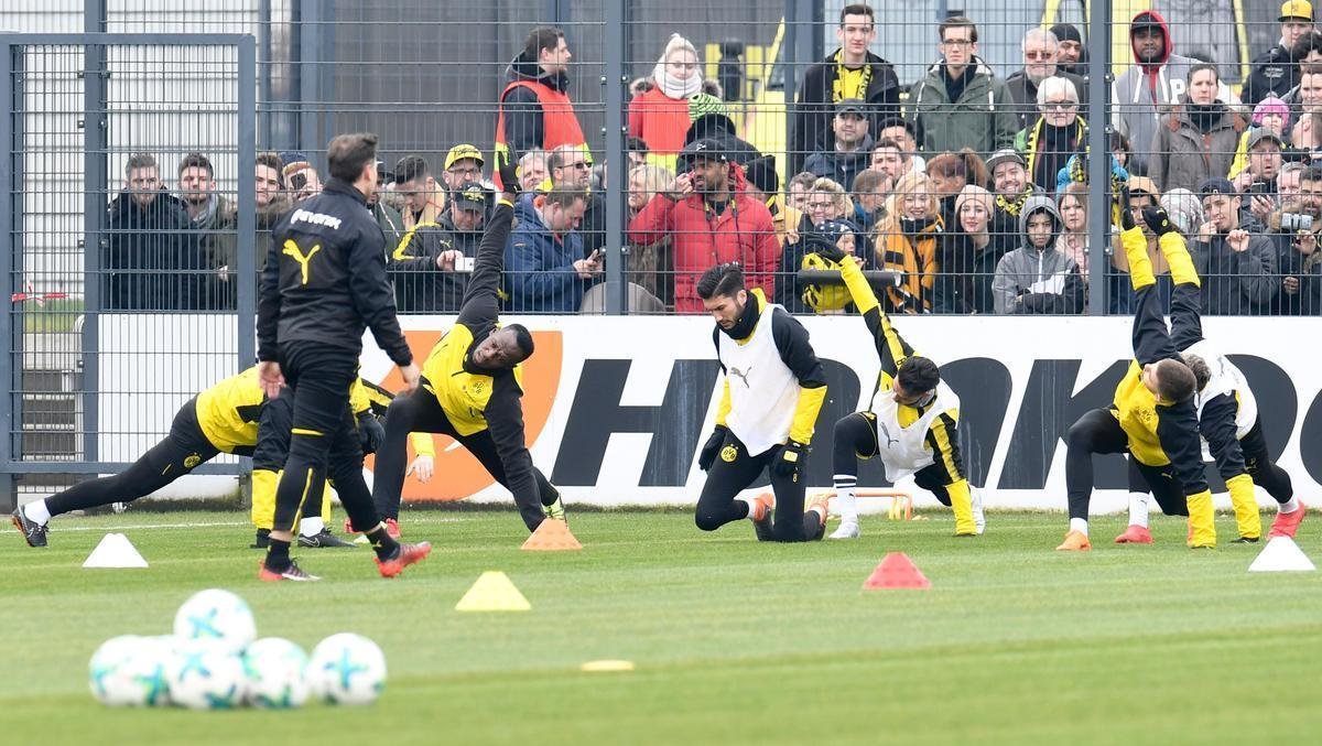 Com sonho de ingressar no futebol profissional, Usain Bolt participa de treino com jogadores do Borussia Dortmund
