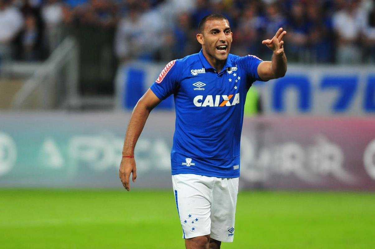 O atacante argentino Ramn bila  o sexto estrangeiro com mais gols pelo Cruzeiro. Fez 26 em 61 jogos pelo clube, entre 2016 e 2017.