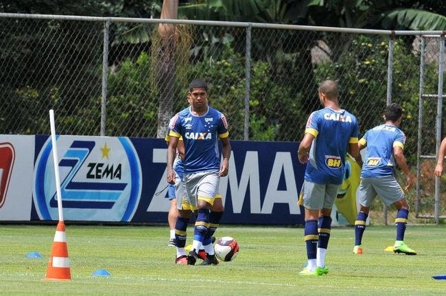 Raniel (atacante) - contratado ao Santa Cruz, foi inicialmente para o time sub-20 do Cruzeiro. L, destacou-se principalmente pela qualidade em cobranas de falta. Em 2017, subiu  equipe principal, pela qual se sagrou bicampeo da Copa do Brasil, em 2017 e 2018. Ao todo, disputou 90 partidas e marcou 16 gols.
