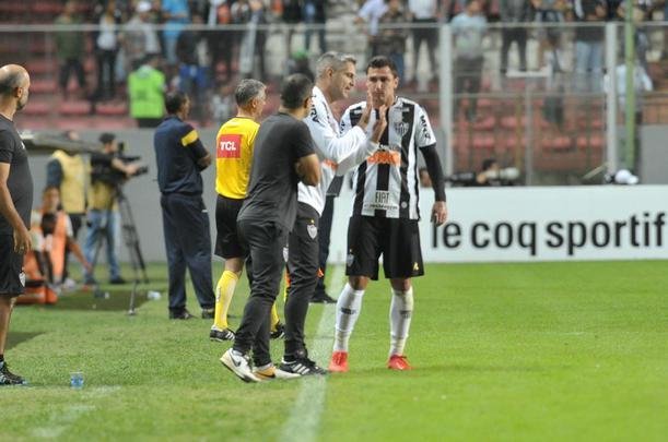 Galo derrotou Flamengo por 2 a 1 e assumiu provisoriamente a segunda posio no Brasileiro