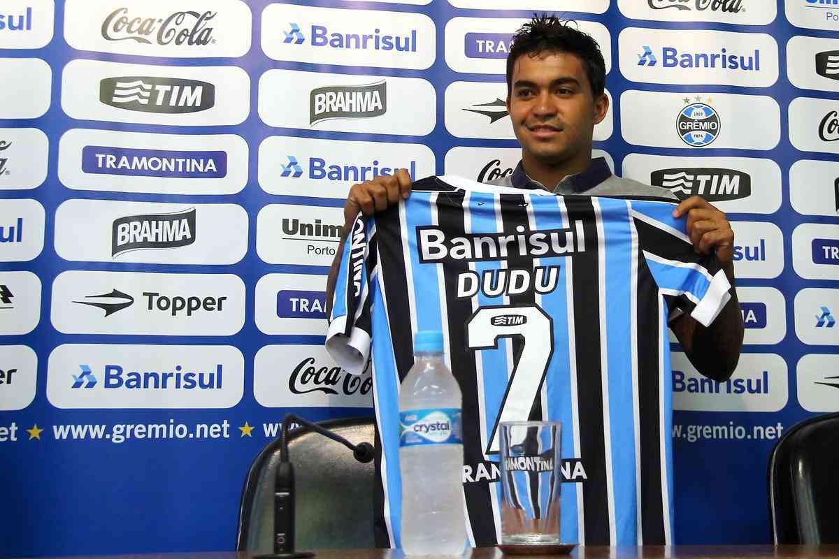 Dudu - Um dos principais jogadores do Brasil na atualidade, Dudu retornou ao Brasil em 2014, ao Grmio, aps indicao de Enderson, ento tcnico do Tricolor. Os dois trabalharam juntos nas categorias de base do Cruzeiro.