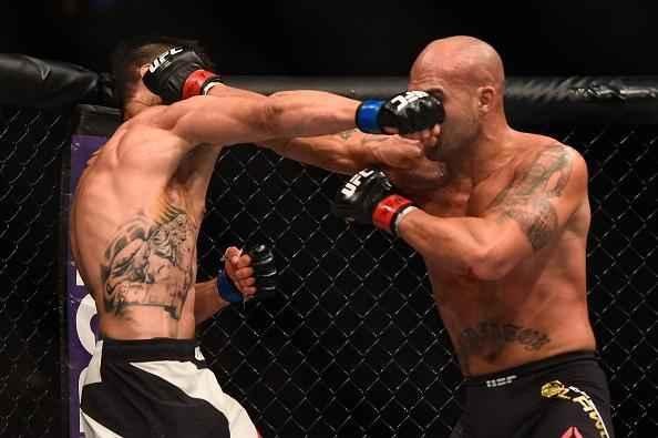 Robbie Lawler venceu Carlos Condit por decisão dividida e manteve o cinturão dos meio-médios