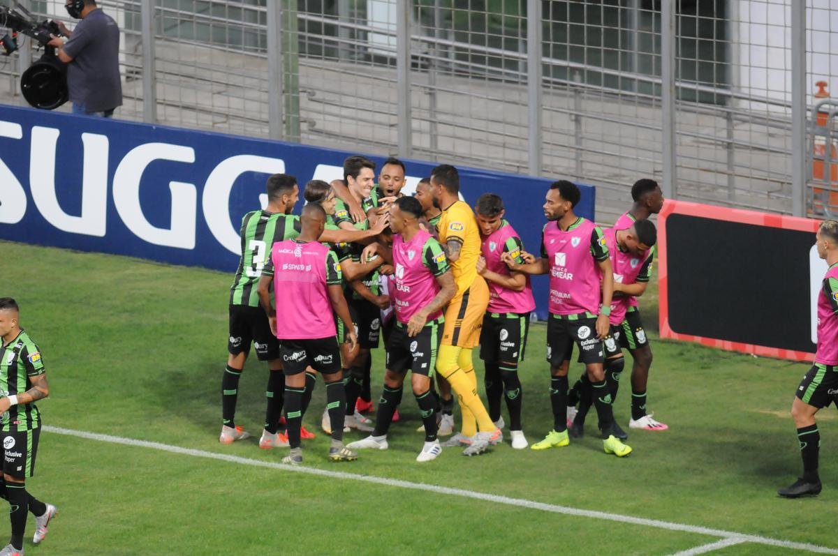 Fotos do clssico entre Amrica e Atltico, no Independncia, em Belo Horizonte, pela 10 rodada do Campeonato Mineiro. Jogo marcou o retorno dos dois rivais ao futebol em plena pandemia do novo coronavrus (Juarez Rodrigues/EM/DAPress)