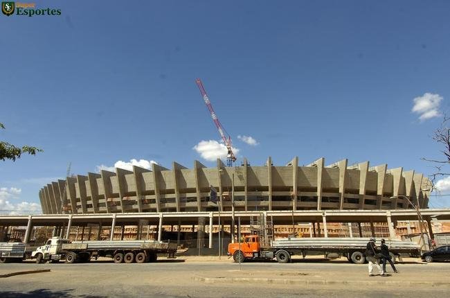 08/03/2012 - rea externa do estdio comea a ganhar nova cara com a construo da esplanada.
