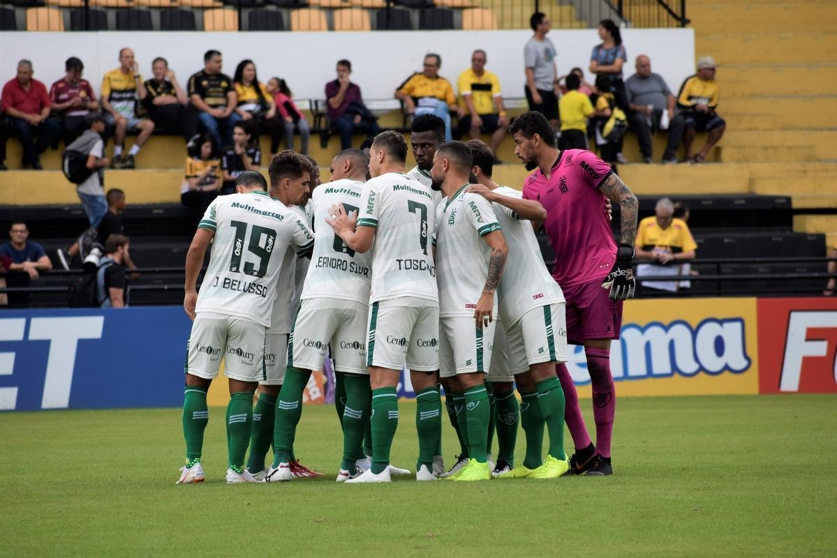 Cricima e Amrica se enfrentaram no Heriberto Hlse, pela terceira rodada da Srie B