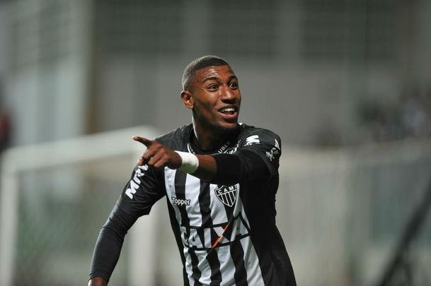 Emerson - Revelao da Ponte Preta, o lateral-direito tem sido constantemente convocado para a Seleo Brasileira sub-20. Pelo Galo, o jogador fez 17 partidas e marcou um gol