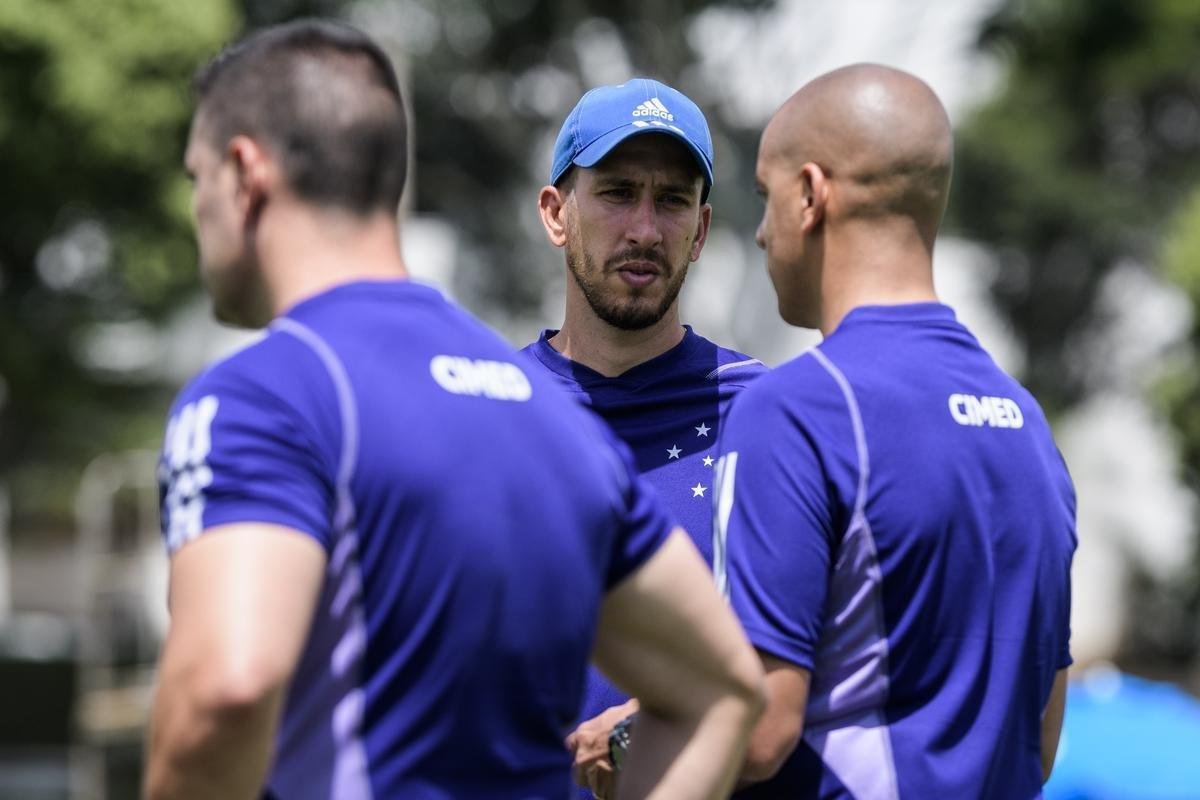 Fotos do primeiro treino do tcnico portugus Pepa no Cruzeiro