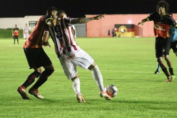 Com o resultado, o Alvirrubro precisar vencer, de qualquer jeito, o Sampaio Corra, na prxima rodada, nos Aflitos 