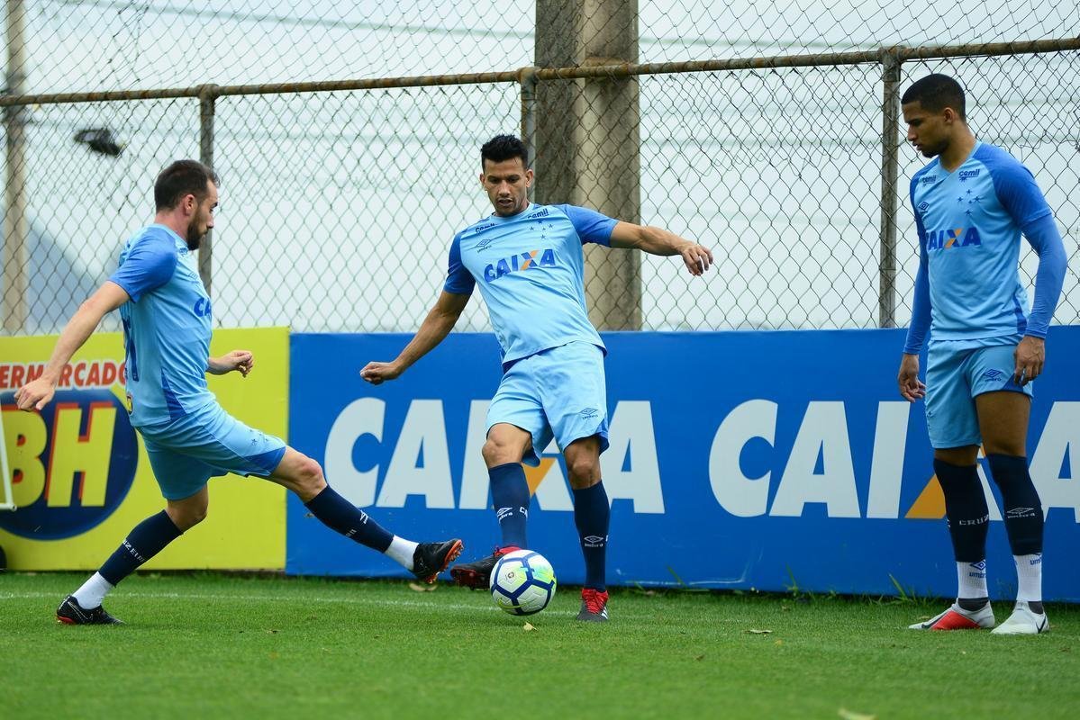 Imagens do treino do Cruzeiro nesta sexta-feira (12/10), antes do jogo contra o Vasco, pelo Brasileiro