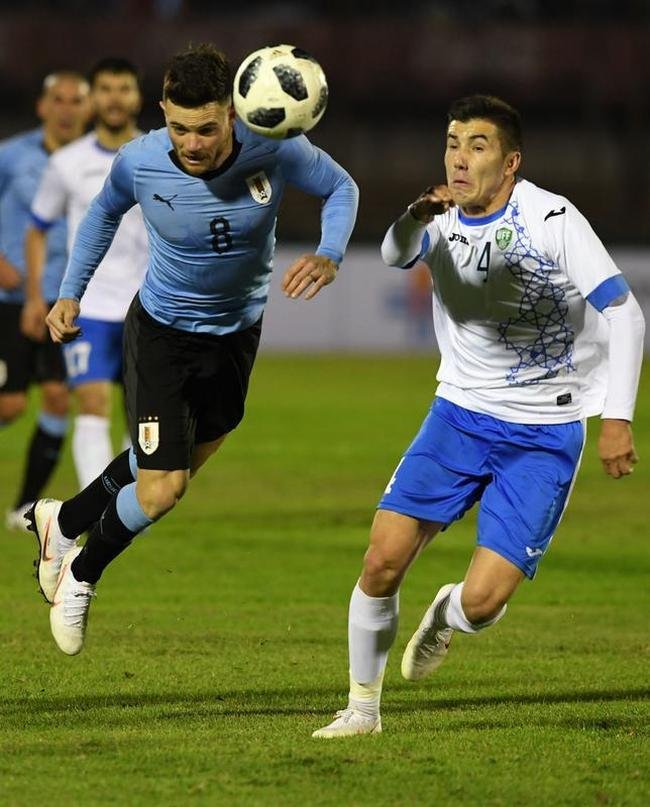 Fotos da vitria do Uruguai sobre o Uzbequisto, em Montevidu, em amistoso antes da Copa