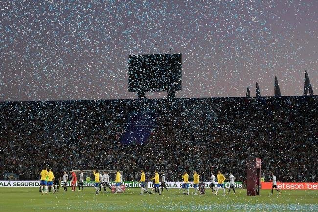 Sem Neymar, Brasil encarou a Argentina em clssico agitado pelas Eliminatrias