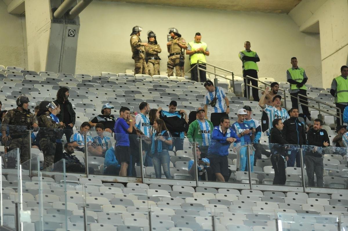 Torcida do Cruzeiro no duelo desta tera, no Mineiro, contra o Racing, pela Libertadores