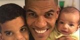 Leo Silva postou foto ao lado dos filhos