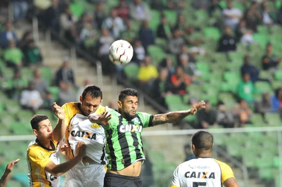 Imagens da partida entre Amrica e Cricima, no Independncia, pela Srie B do Brasileiro