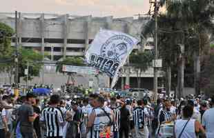 Fotos da torcida do Atltico no pr-jogo contra o Palmeiras no Mineiro