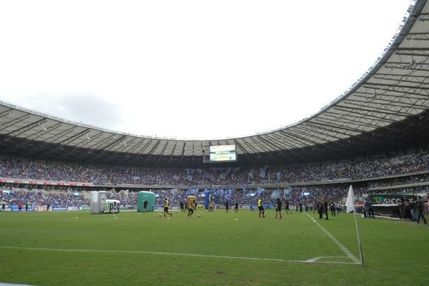 Fotos da torcida do Cruzeiro no primeiro clssico da final do Mineiro, contra o Atltico, no Mineiro