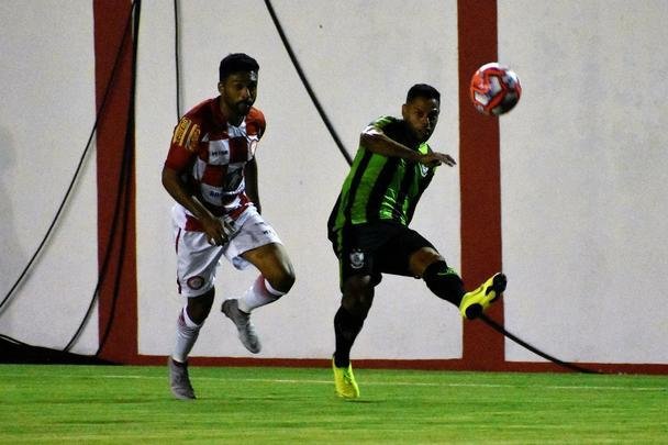 América virou diante do Tombense no fim e conquistou primeira vitória como visitante no Mineiro