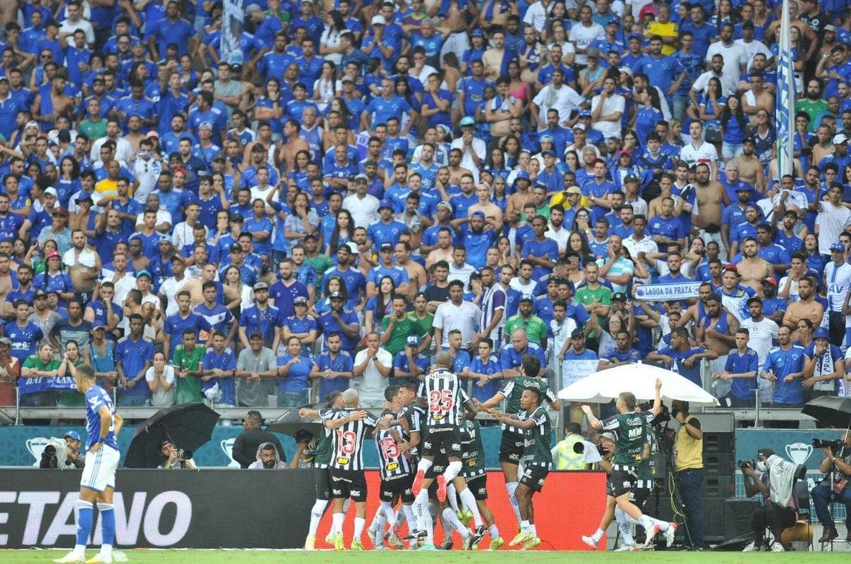 Galo venceu Cruzeiro com gols de Hulk (2) e Nacho. Edu descontou para a Raposa
