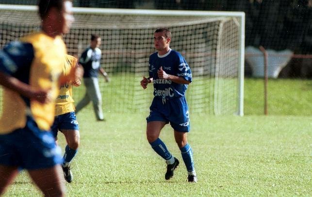 Lateral-direito Gustavo (Flamengo: 1996 / Cruzeiro: 1998)