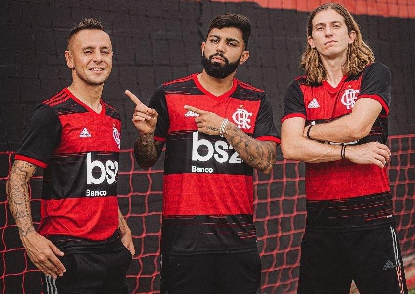 Em fevereiro, o Flamengo lanou a camisa para a temporada 2021. A coleo  assinada pela Adidas. O modelo 'jogador'  vendido por R$399,99, enquanto o 'torcedor' custa R$ 279,99.