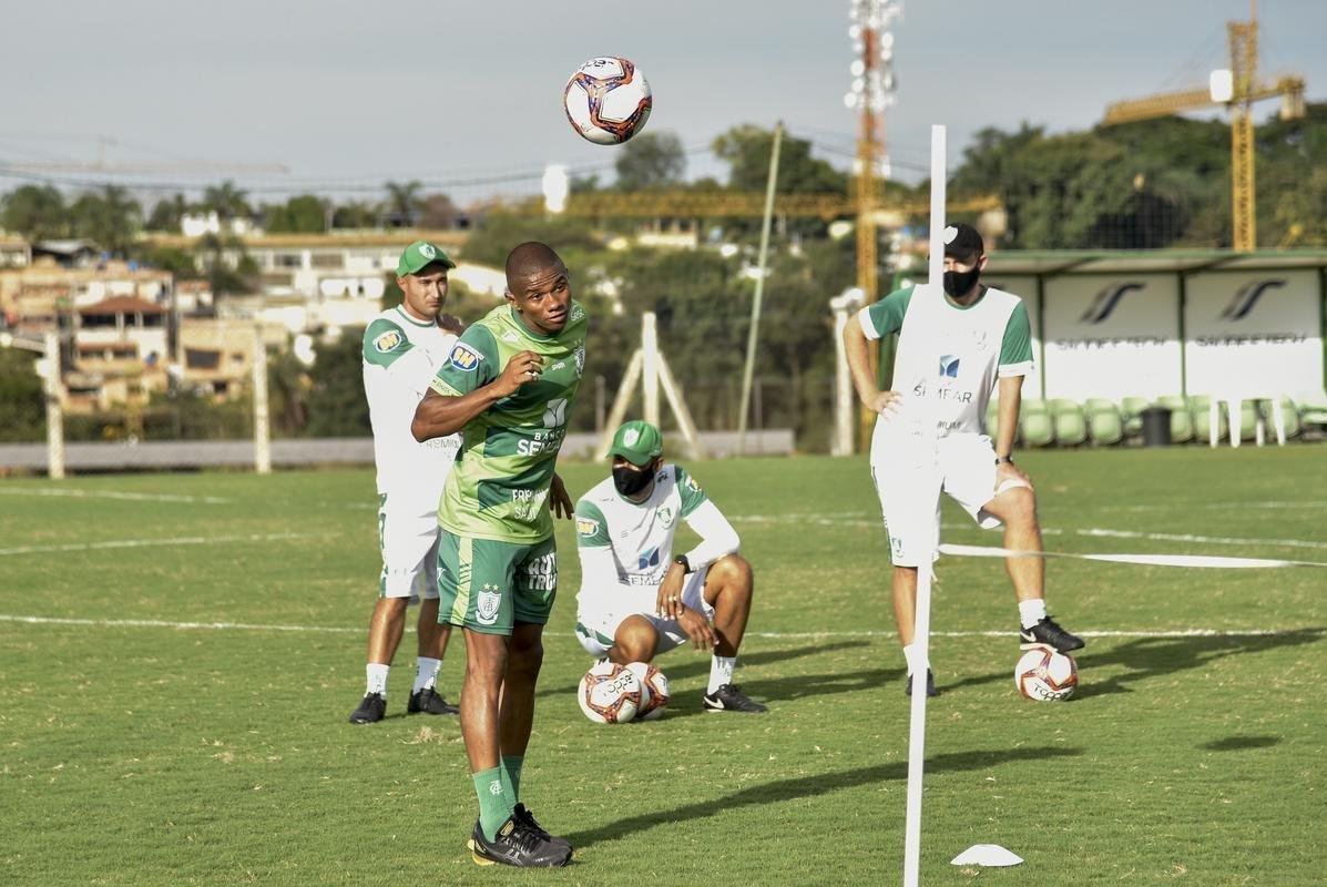 O grupo principal do Amrica, que encerrou a disputa da Srie B no dia 29 de janeiro, se reapresentou na tarde desta segunda-feira (15), no CT Lanna Drumond, em Belo Horizonte. Sob superviso do tcnico Lisca, os atletas treinaram e deram incio  pr-temporada 2021.