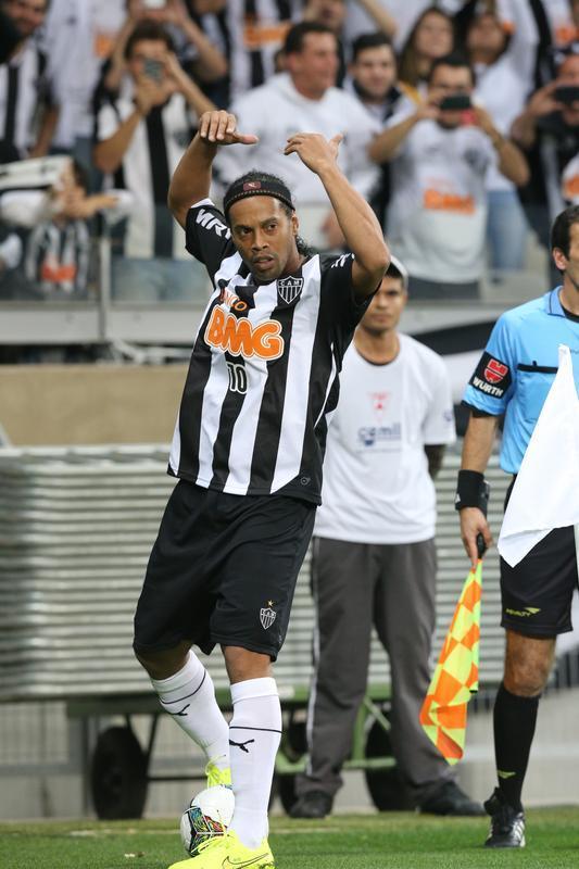 Ronaldinho pode ter feito, contra o Lans, na despedida da Recopa, o seu ltimo jogo pelo Atltico
