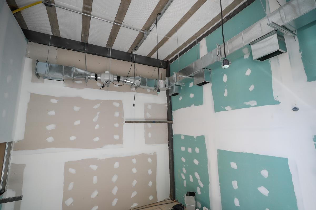 Ideia  mostrar a realidade das obras de construo do estdio do Galo
