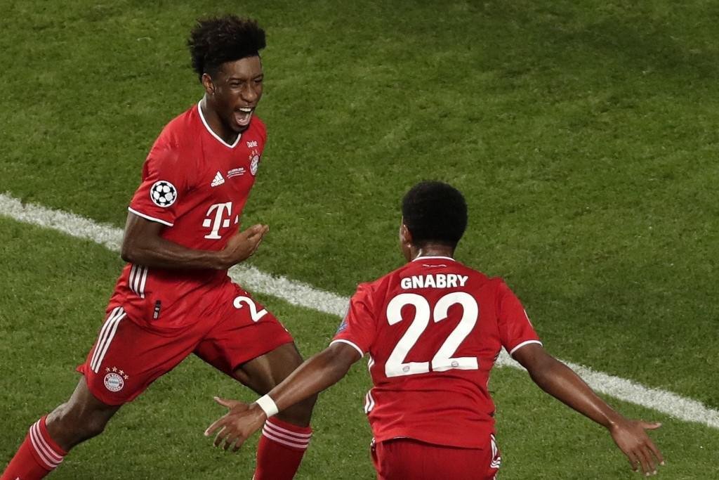 No segundo tempo, Kingsley Coman colocou o Bayern em vantagem com gol de cabeça: 1 a 0