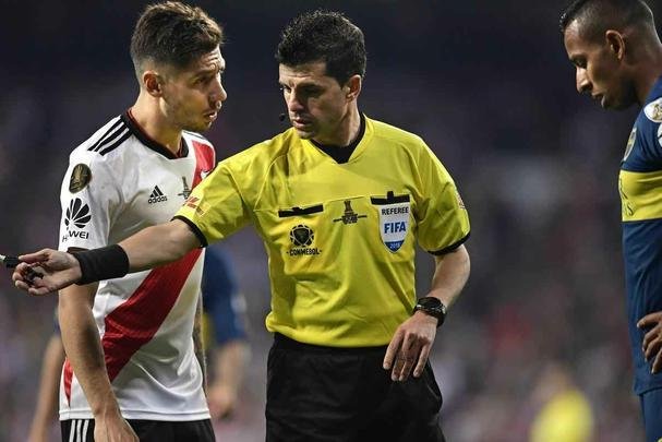 Boca Juniors abriu vantagem no primeiro tempo, com gol de Benedetto