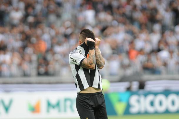 No dia da apresentao de Diego Tardelli, Atltico perde para Caldense no Mineiro