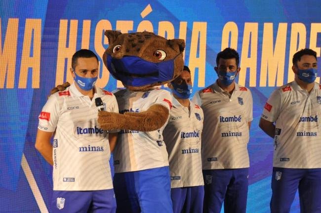 Time Feminino de V�lei do Minas foi apresentado nesta quarta-feira (11/10)