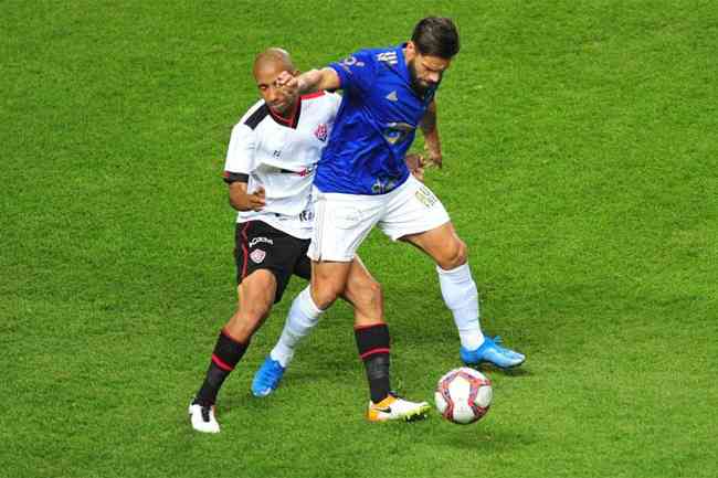 Rafael Sobis marcou o primeiro gol do Cruzeiro contra o Vitria
