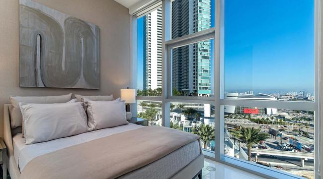 Fotos do condomnio de luxo Paramount Miami Worldcenter, em Miami, onde Hulk acaba de comprar uma cobertura