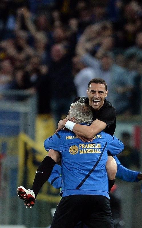 Volante Rômulo em jogo pelo Verona, da Itália