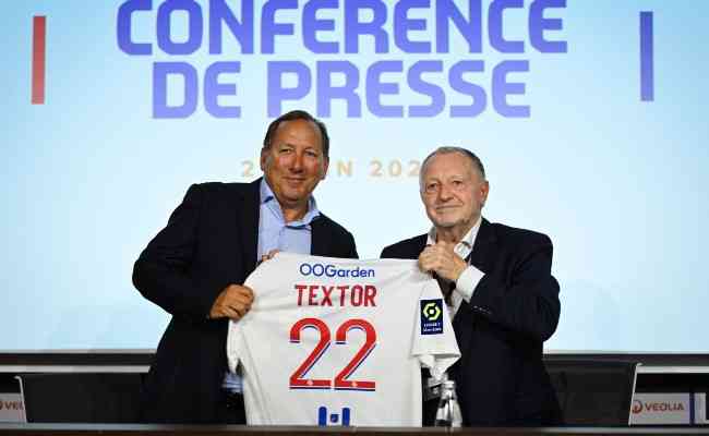 Dono do Botafogo, John Textor conclui acordo para compra do Lyon